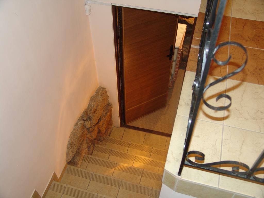 Niko Hostel Лвив Екстериор снимка